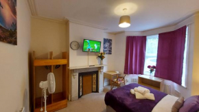 Cosy Villa- 5 Bedroom Accommodation Great For Longer Stays!!!